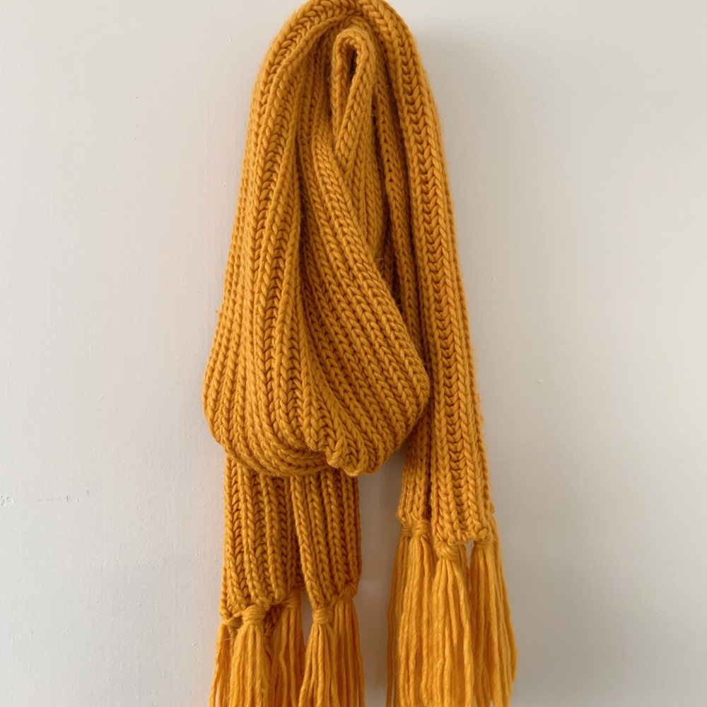Yellow Chunky Knit Scarf (NWOT)